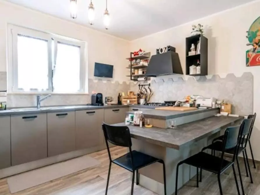 Immagine 3 di Villa in vendita  a Massa