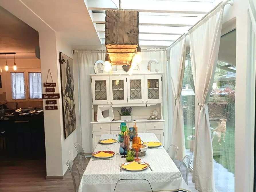 Immagine 5 di Villa in vendita  a Massa