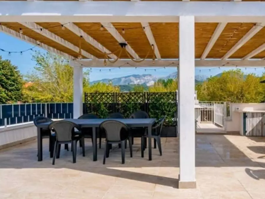 Immagine 24 di Villa in vendita  a Massa