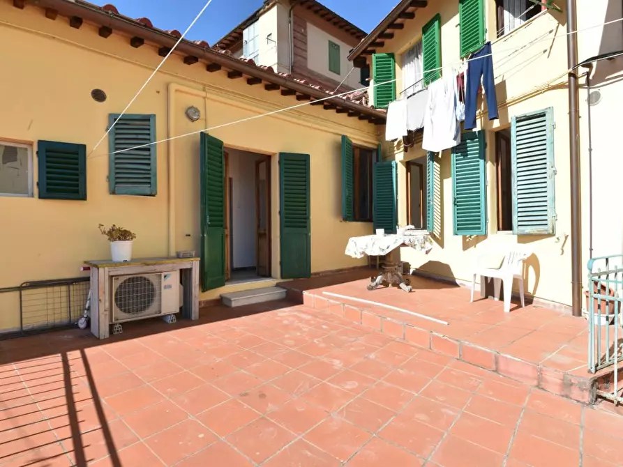 Immagine 9 di Appartamento in vendita  a Siena