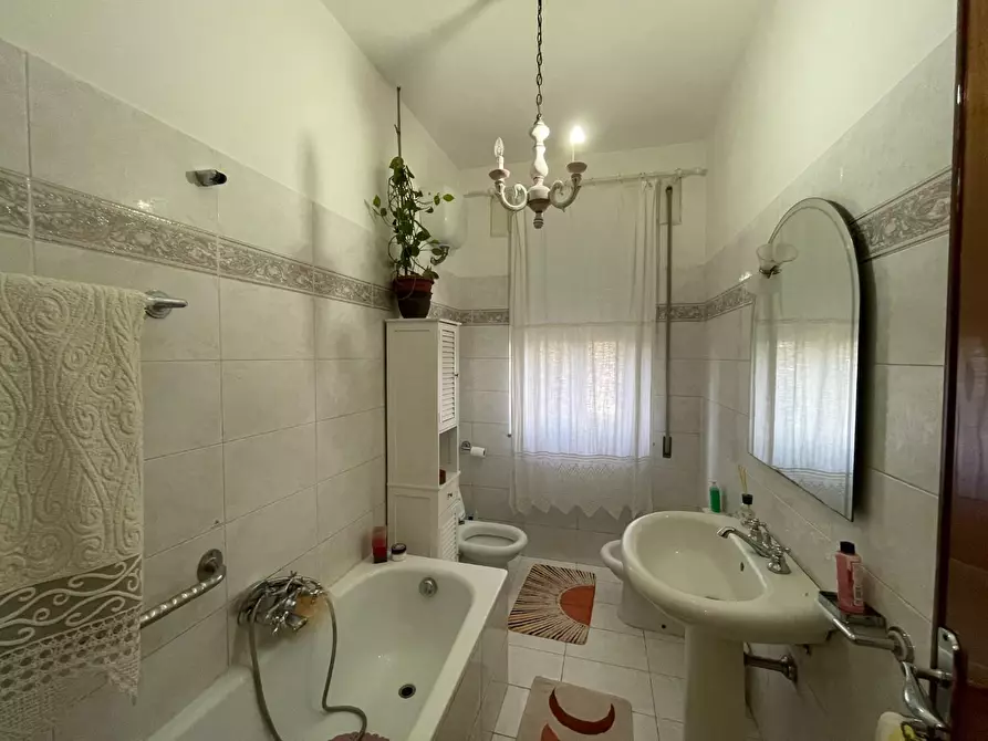 Immagine 15 di Porzione di casa in vendita  a Capannori