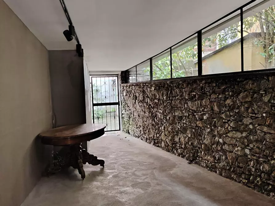 Immagine 20 di Showroom in affitto  a Carrara