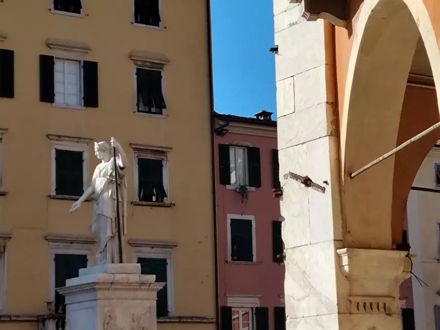 Immagine 5 di Showroom in affitto  a Carrara