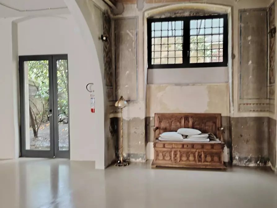 Immagine 12 di Showroom in affitto  a Carrara