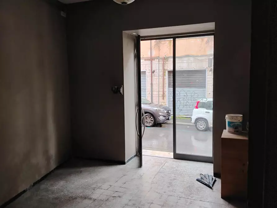 Immagine 22 di Showroom in affitto  a Carrara