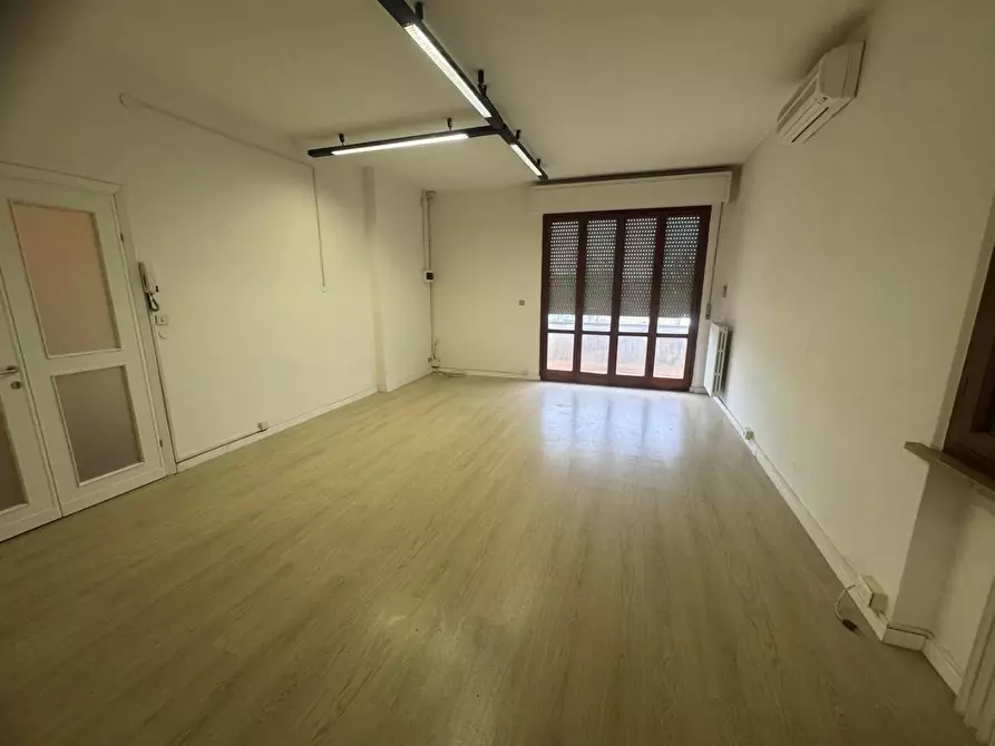 Immagine 1 di Ufficio in affitto  a Pontedera