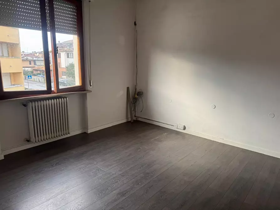 Immagine 13 di Ufficio in affitto  a Pontedera