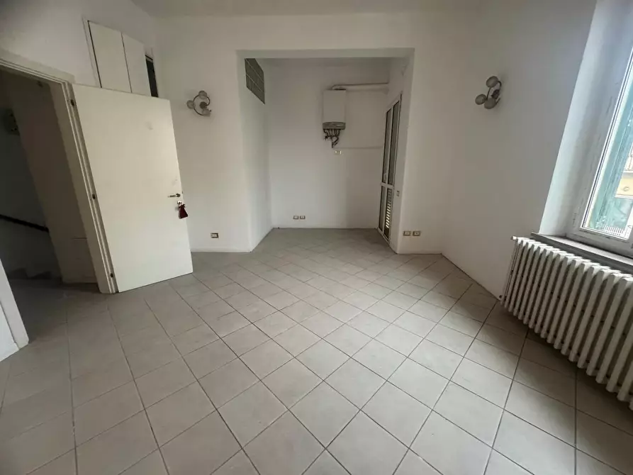 Immagine 2 di Ufficio in affitto  a Pontedera