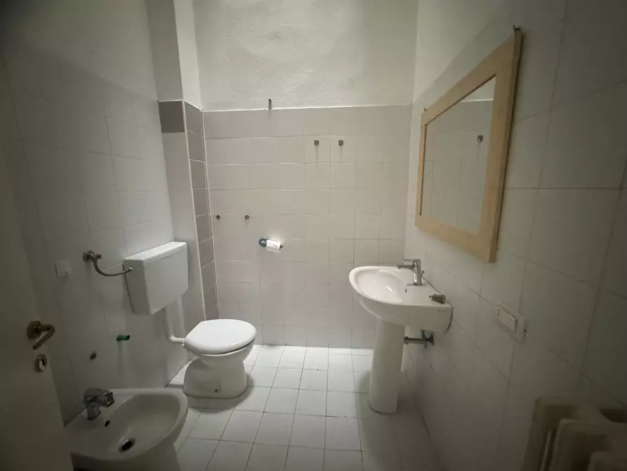 Immagine 7 di Ufficio in affitto  a Pontedera