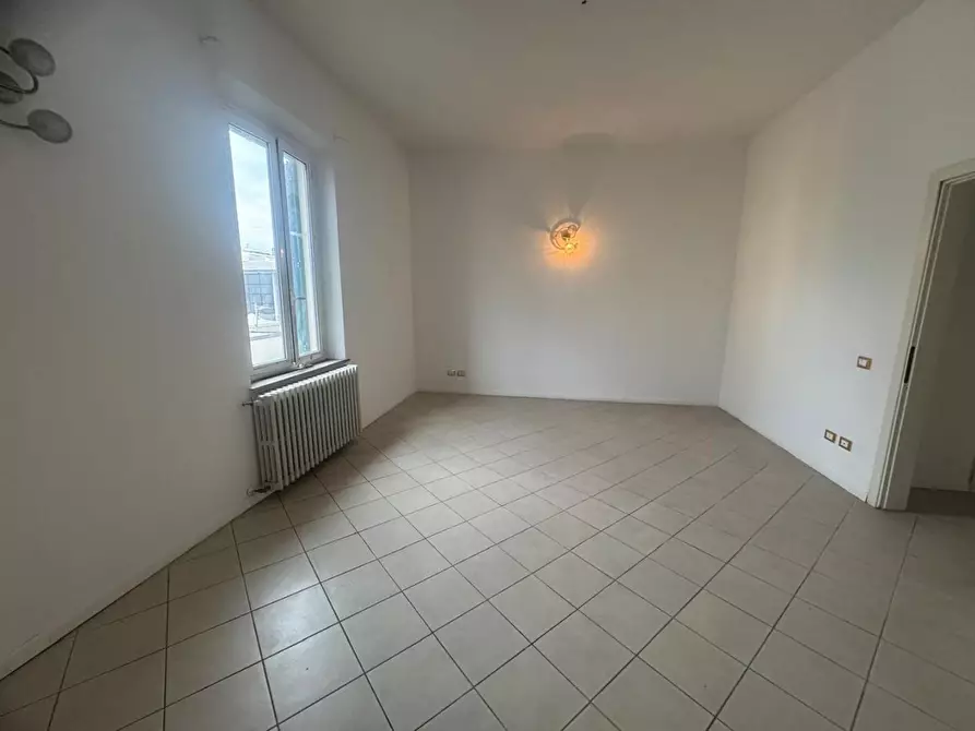 Immagine 5 di Ufficio in affitto  a Pontedera