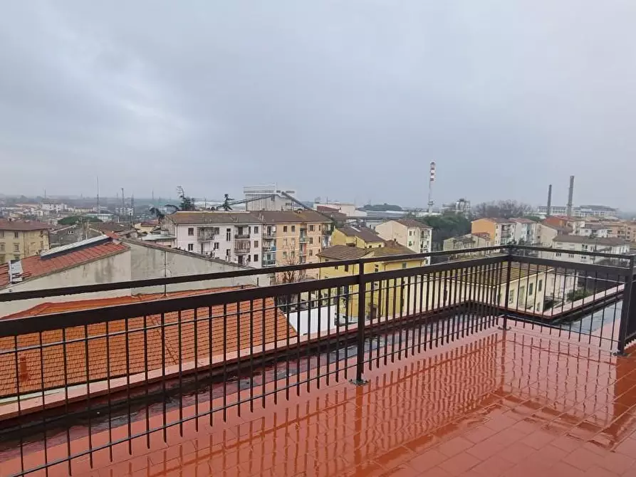 Immagine 26 di Mansarda in affitto  a Pisa