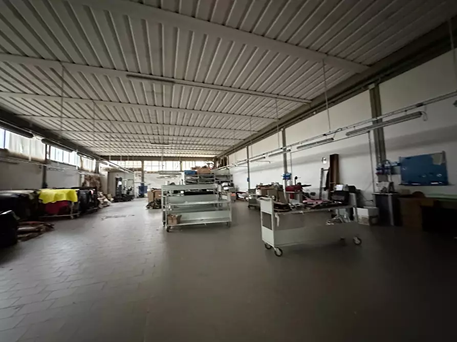 Immagine 5 di Attività artigianale in vendita  a Altopascio