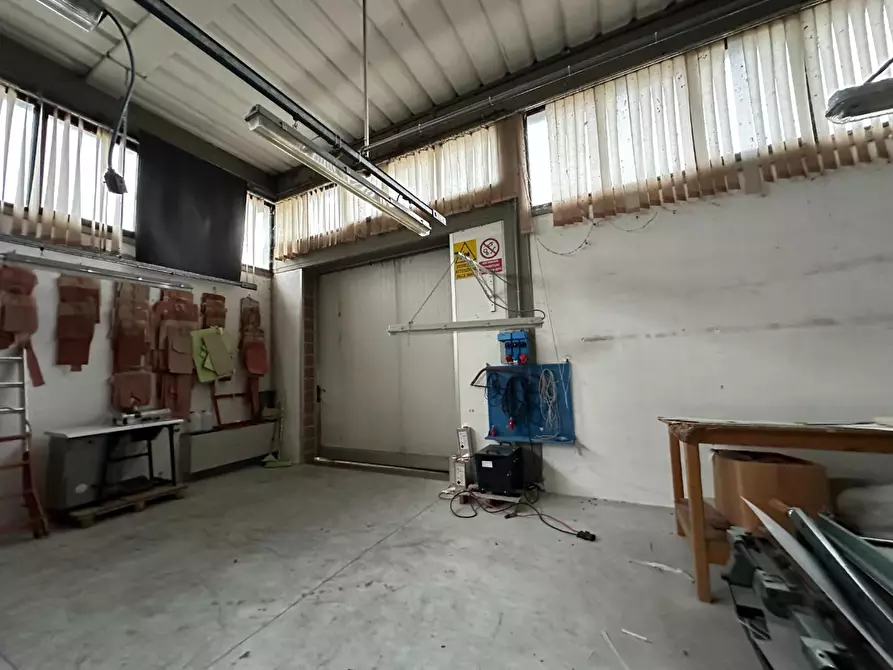 Immagine 4 di Attività artigianale in vendita  a Altopascio