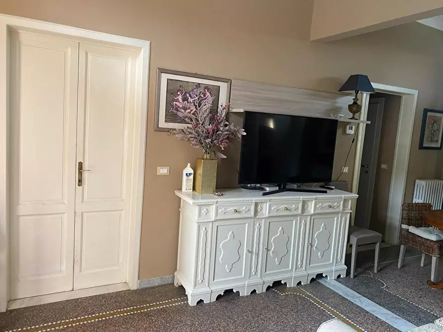 Immagine 15 di Casa indipendente in affitto  a Forte Dei Marmi