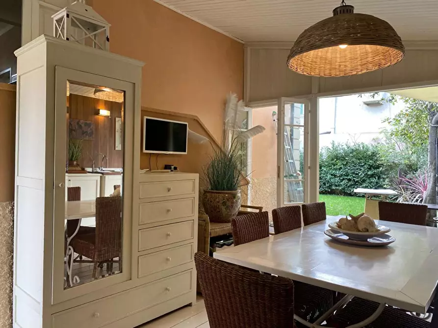 Immagine 9 di Casa indipendente in affitto  a Forte Dei Marmi