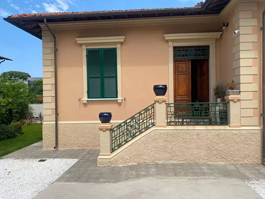 Immagine 2 di Casa indipendente in affitto  a Forte Dei Marmi