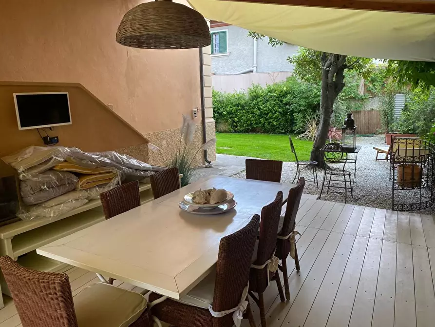 Immagine 10 di Casa indipendente in affitto  a Forte Dei Marmi
