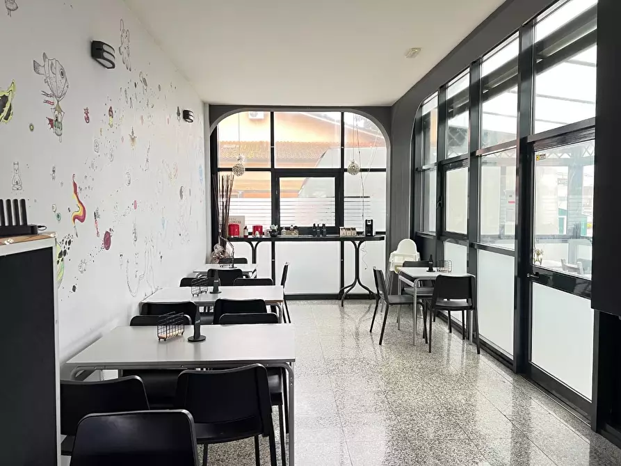 Immagine 10 di Bar / Ristorante in vendita  a Massa