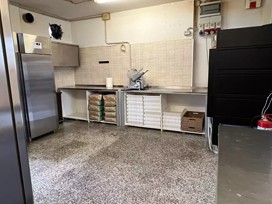 Immagine 17 di Bar / Ristorante in vendita  a Massa