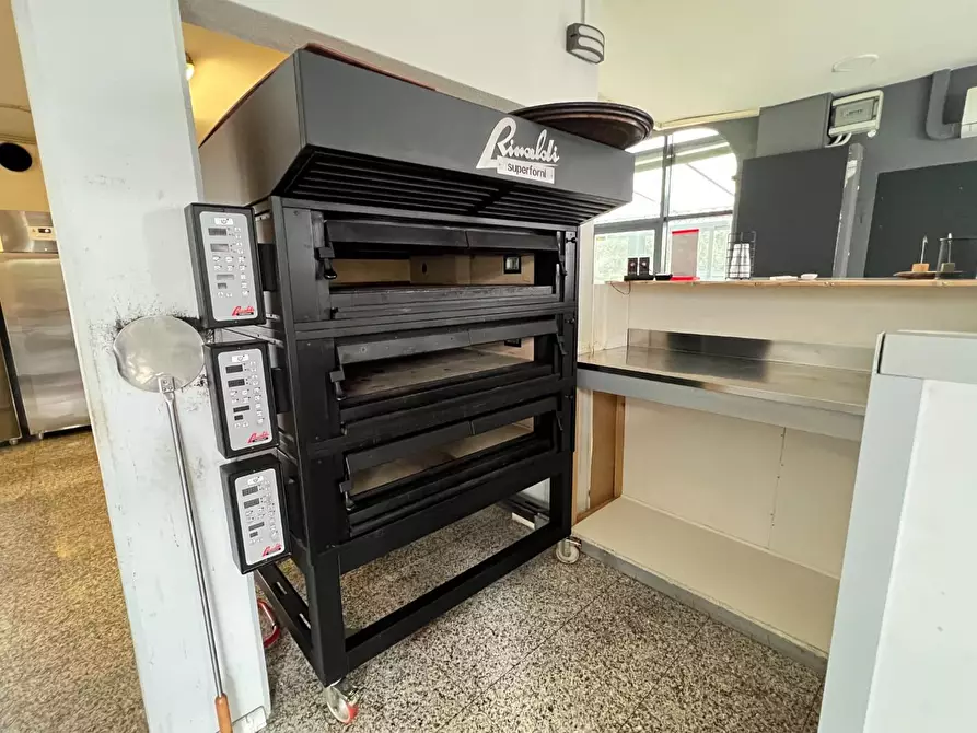 Immagine 4 di Bar / Ristorante in vendita  a Massa