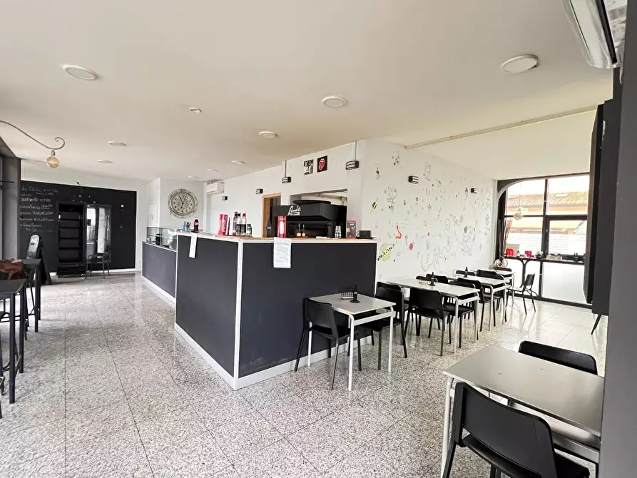 Immagine 5 di Bar / Ristorante in vendita  a Massa