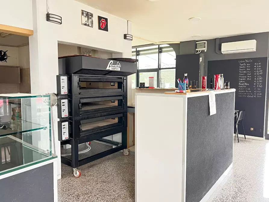 Immagine 3 di Bar / Ristorante in vendita  a Massa