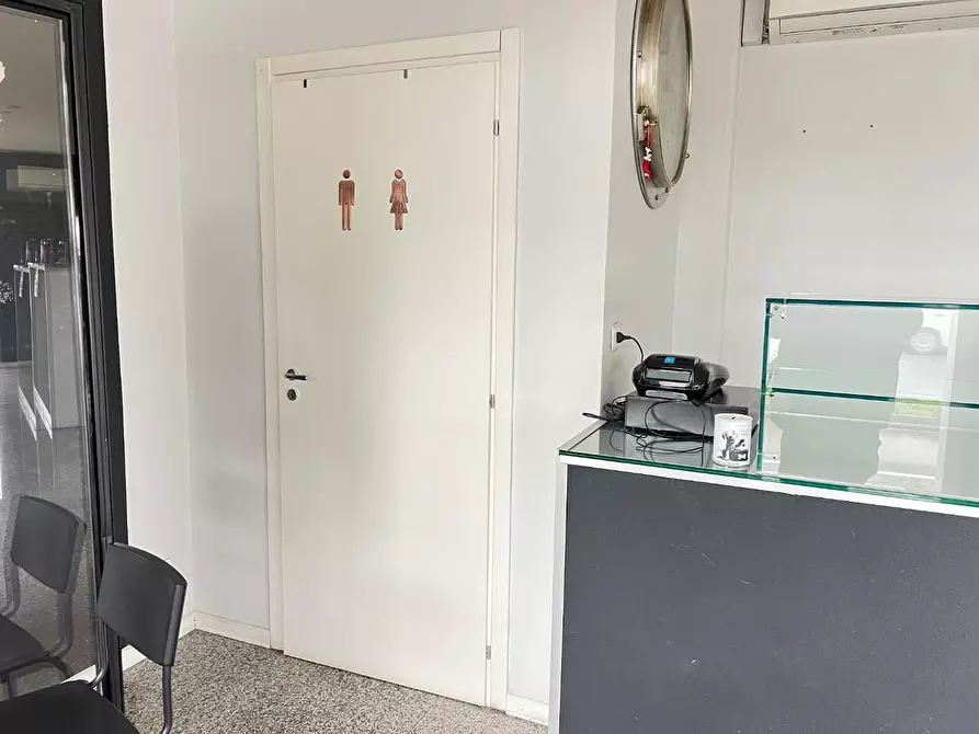 Immagine 2 di Bar / Ristorante in vendita  a Massa