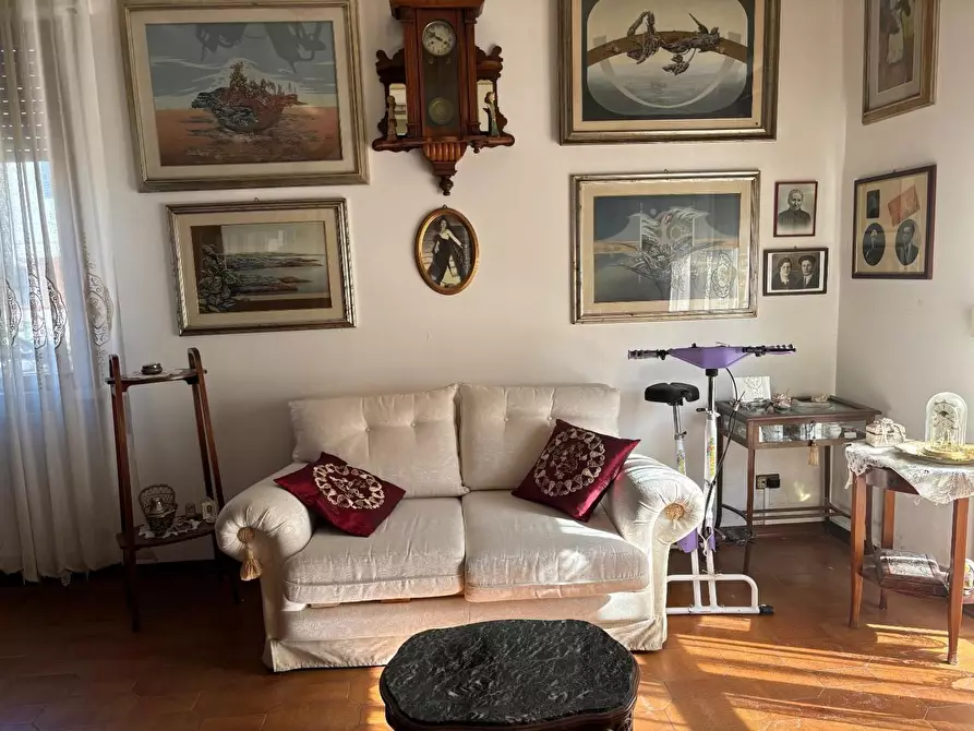 Immagine 1 di Villetta a schiera in vendita  a Viareggio