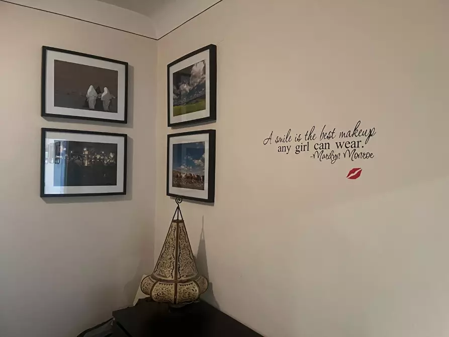 Immagine 10 di Appartamento in vendita  a Lucca