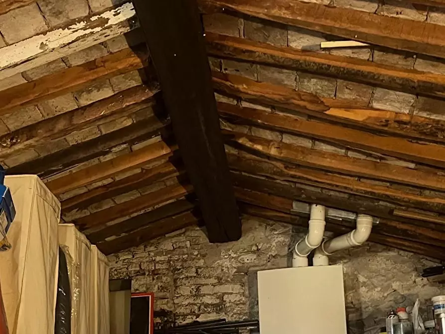 Immagine 12 di Appartamento in vendita  a Lucca