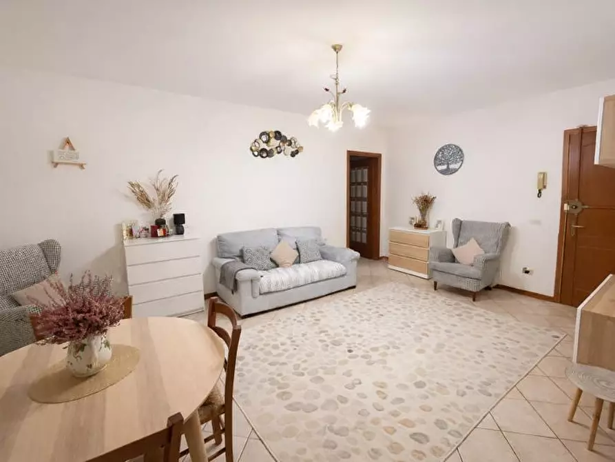 Immagine 3 di Appartamento in vendita  a Cascina