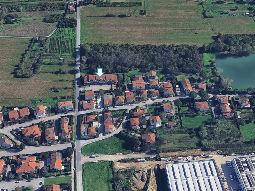 Immagine 2 di Villa in vendita  a Cascina