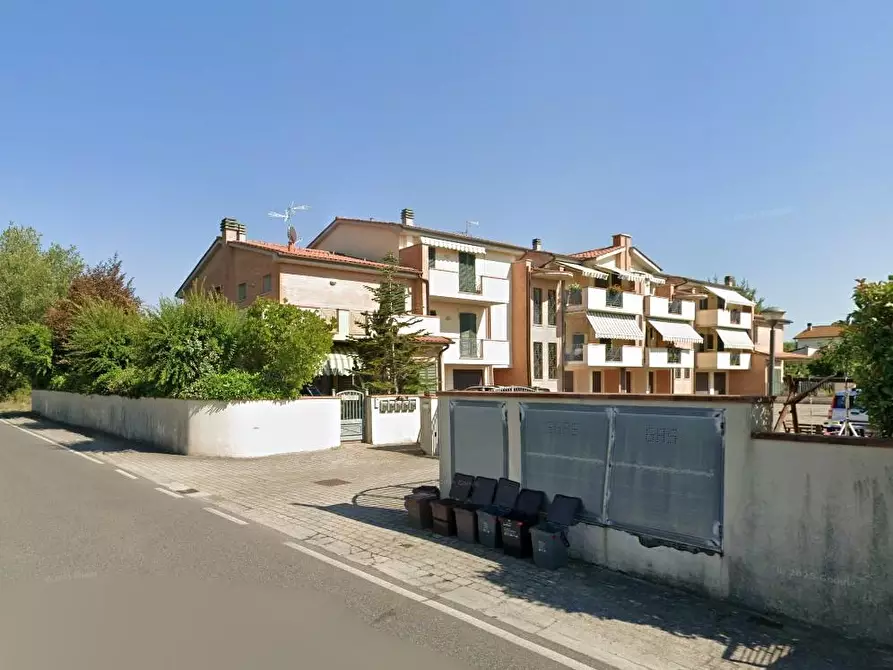 Immagine 1 di Villa in vendita  a Cascina