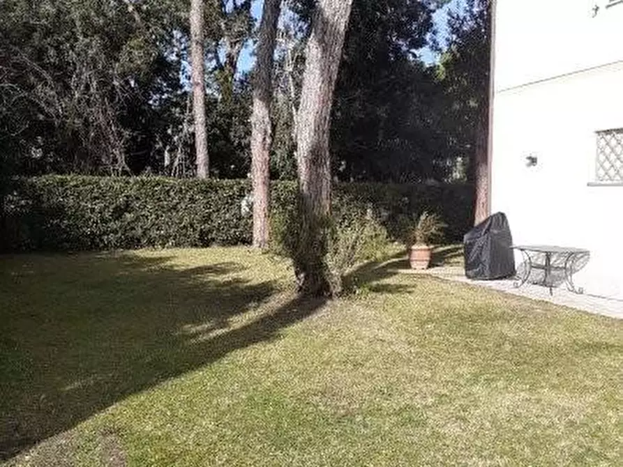 Immagine 37 di Appartamento in vendita  a Massa