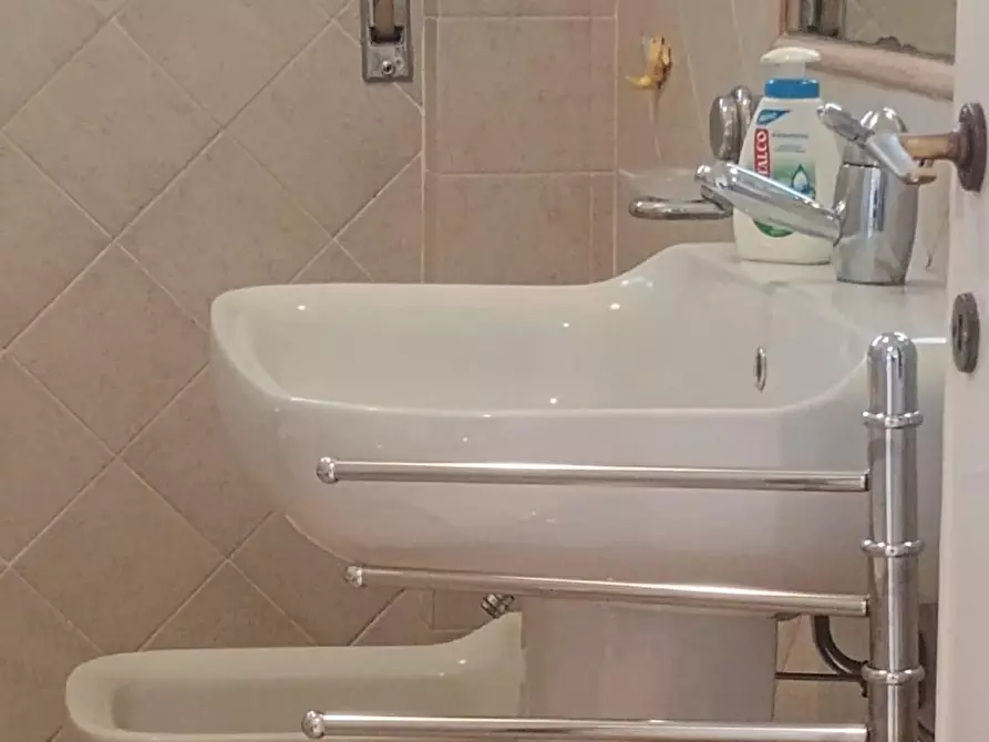 Immagine 46 di Appartamento in vendita  a Viareggio