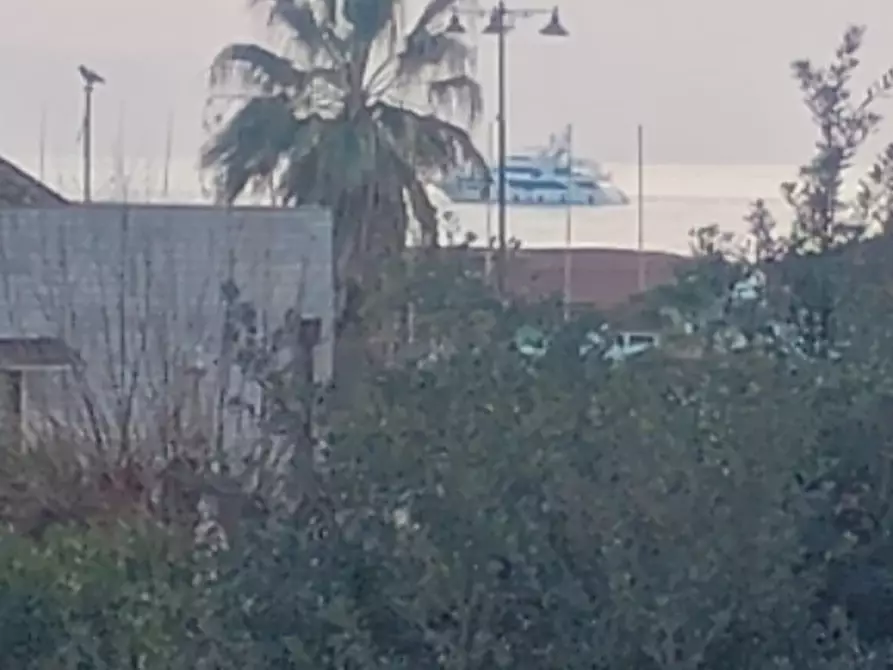 Immagine 17 di Appartamento in vendita  a Viareggio