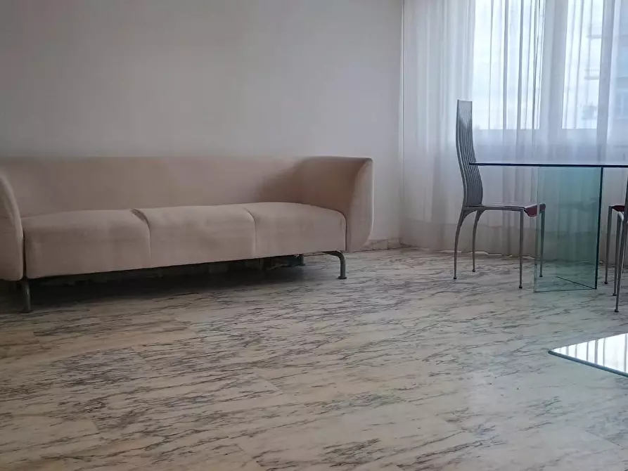 Immagine 1 di Appartamento in vendita  a Viareggio