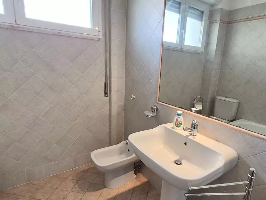 Immagine 49 di Appartamento in vendita  a Viareggio