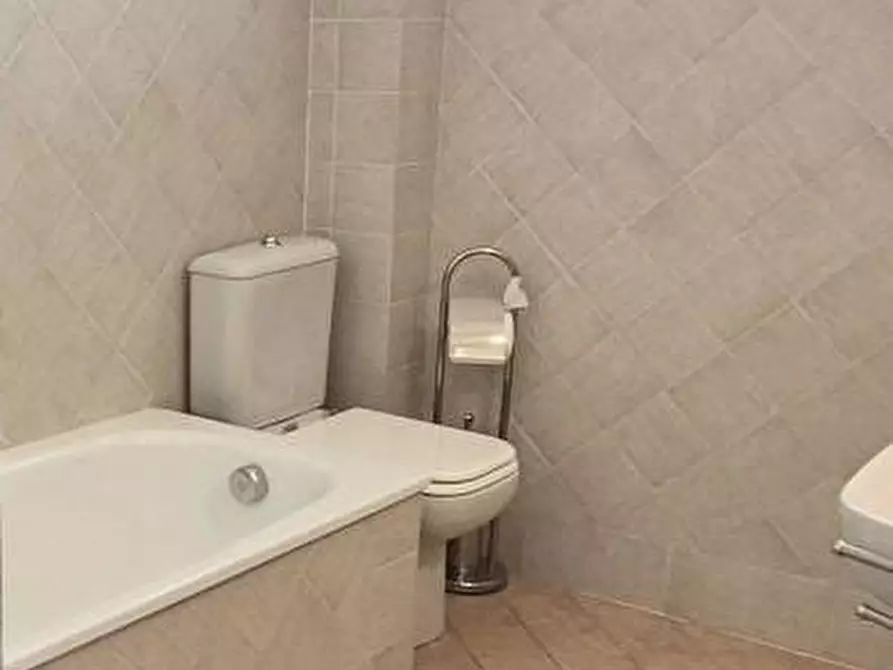 Immagine 43 di Appartamento in vendita  a Viareggio