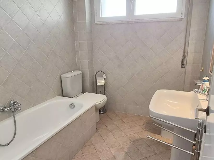 Immagine 41 di Appartamento in vendita  a Viareggio