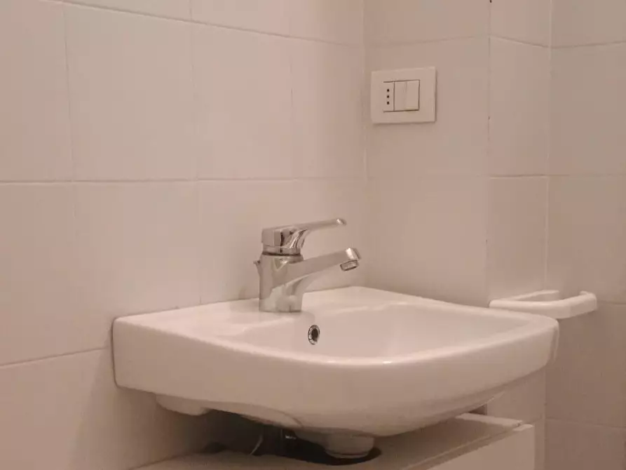 Immagine 61 di Appartamento in vendita  a Viareggio