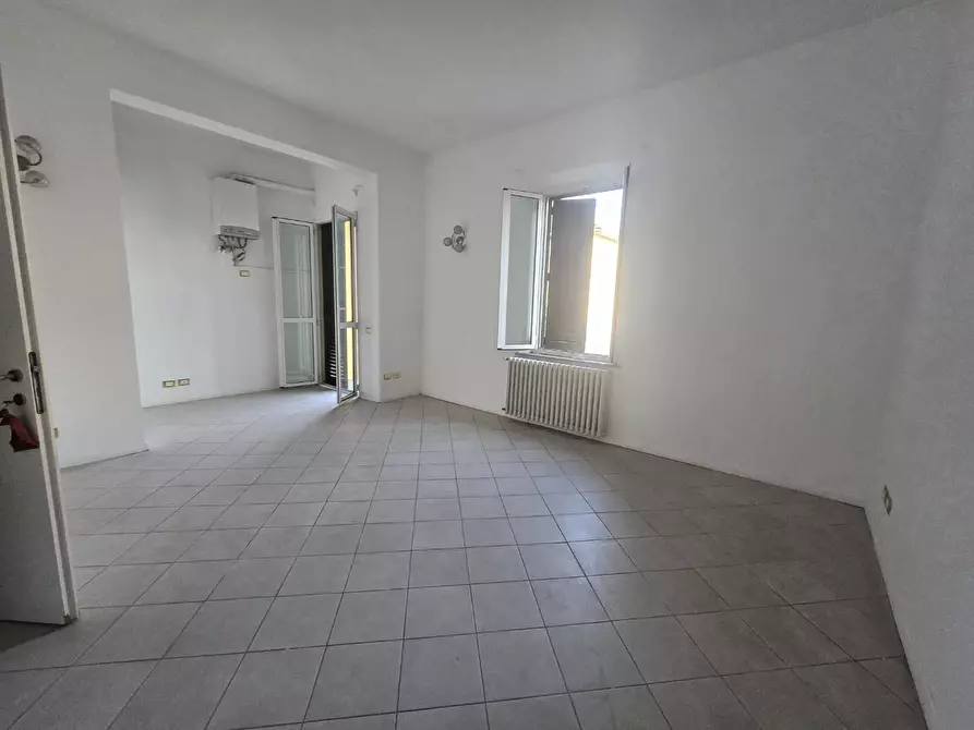 Immagine 4 di Locale commerciale in affitto  a Pontedera