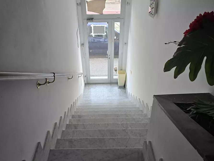 Immagine 3 di Locale commerciale in affitto  a Pontedera