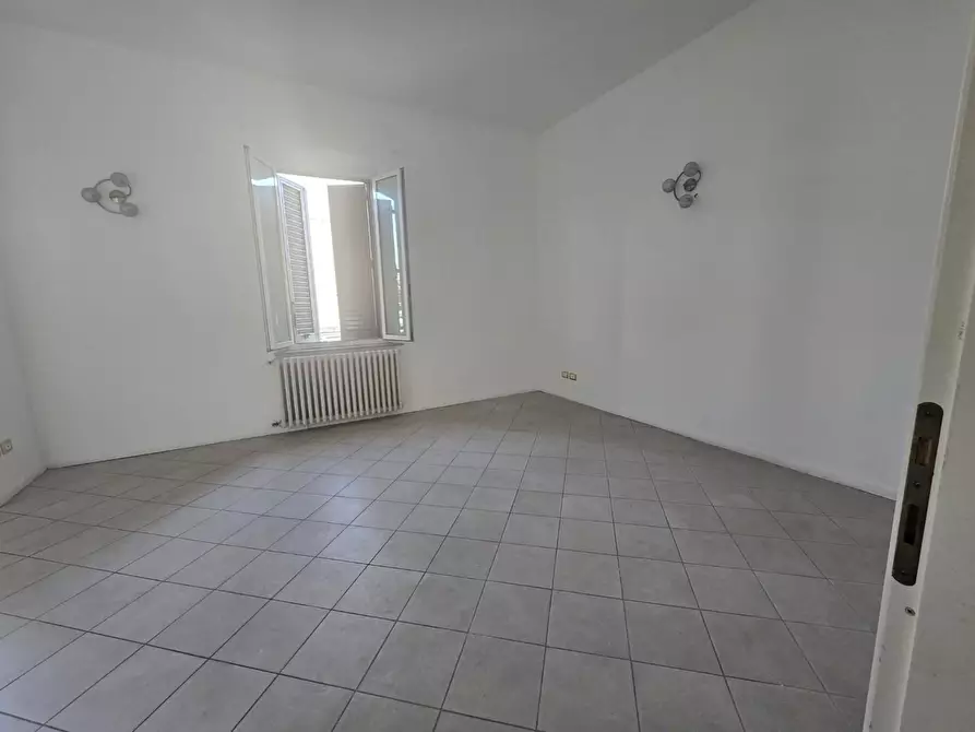 Immagine 7 di Locale commerciale in affitto  a Pontedera