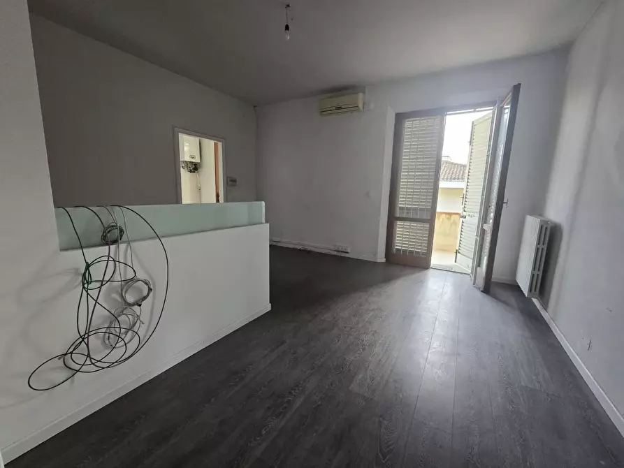 Immagine 13 di Locale commerciale in affitto  a Pontedera