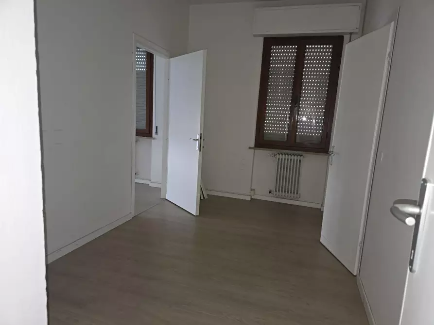 Immagine 4 di Locale commerciale in affitto  a Pontedera