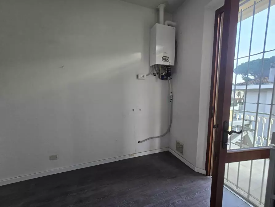 Immagine 10 di Locale commerciale in affitto  a Pontedera