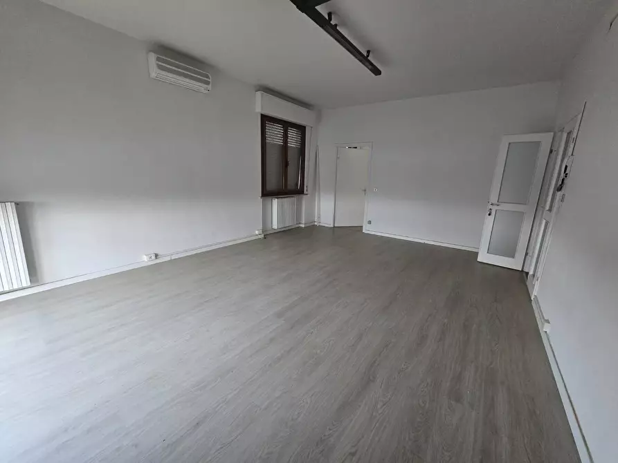 Immagine 6 di Locale commerciale in affitto  a Pontedera