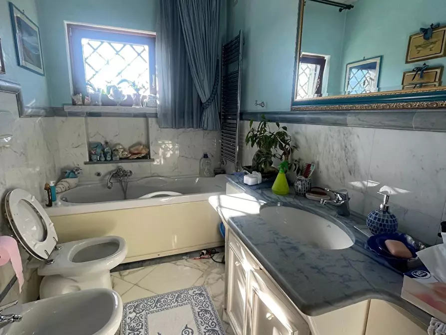 Immagine 9 di Casa semindipendente in vendita  a Carrara