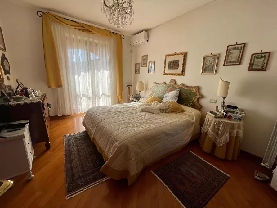 Immagine 10 di Casa semindipendente in vendita  a Carrara